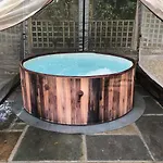 Olli's Cottage-terrace & Jacuzzi *