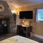 Olli's Cottage-terrace & Jacuzzi Villa Bristol