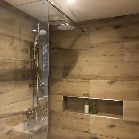 Olli's Cottage-terrace & Jacuzzi Optional *