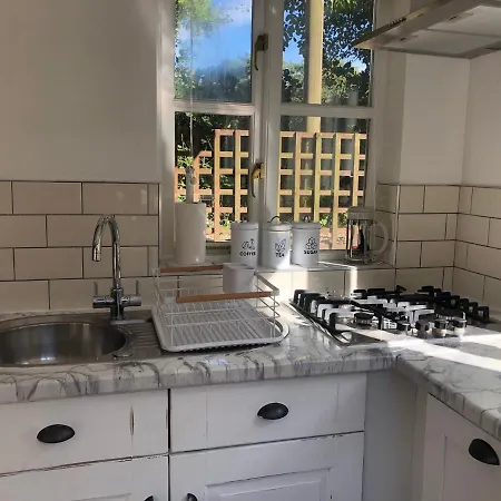 Villa Olli's Cottage-terrace & Jacuzzi Optional