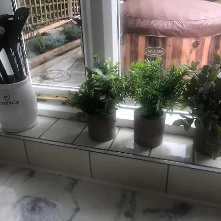 Olli's Cottage-terrace & Jacuzzi Optional *