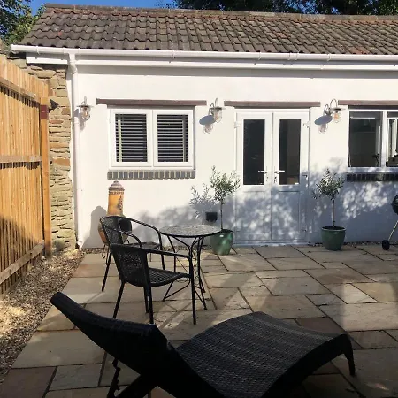 Olli's Cottage-terrace & Jacuzzi
