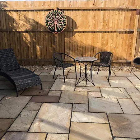 Vila Olli's Cottage-terrace & Jacuzzi Bristol
