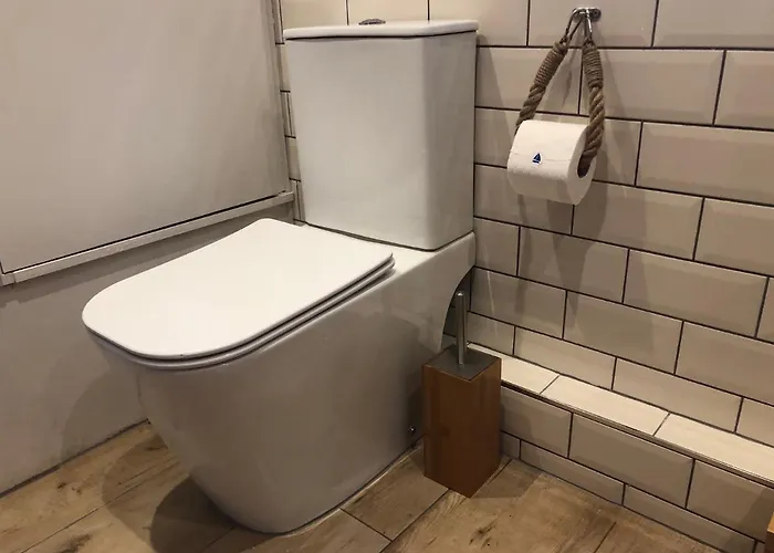 Olli's Cottage-terrace & Jacuzzi Optional 布里斯托