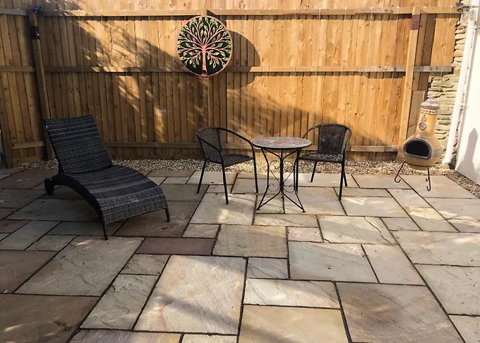 Villa Olli's Cottage-terrace & Jacuzzi Optional Bristol