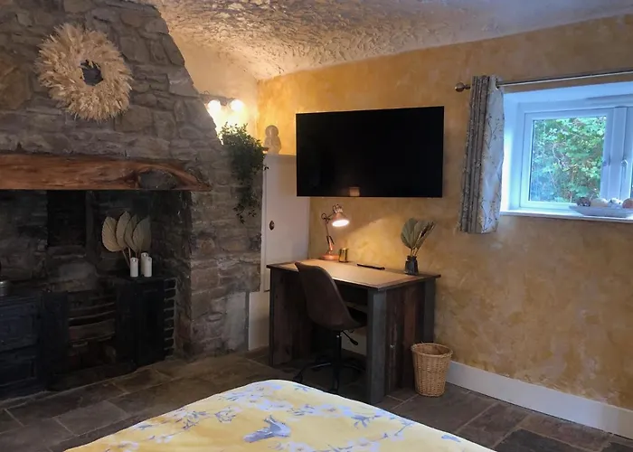 Olli's Cottage-terrace & Jacuzzi Optional 别墅 布里斯托