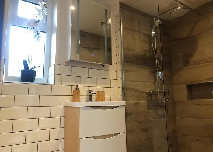 Olli's Cottage-terrace & Jacuzzi Optional * 布里斯托