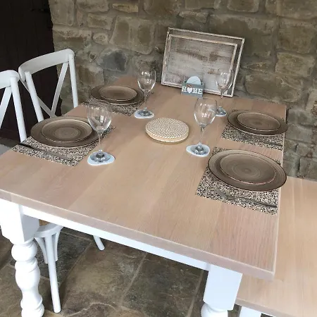 Olli's Cottage-terrace & Jacuzzi * Bristol