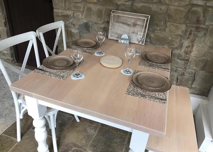 Olli's Cottage-terrace & Jacuzzi Optional * Bristol